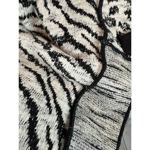 ALI MILES black white animal print button knit 3/4 sleeve cardigan sweater M - Picture 5 of 9